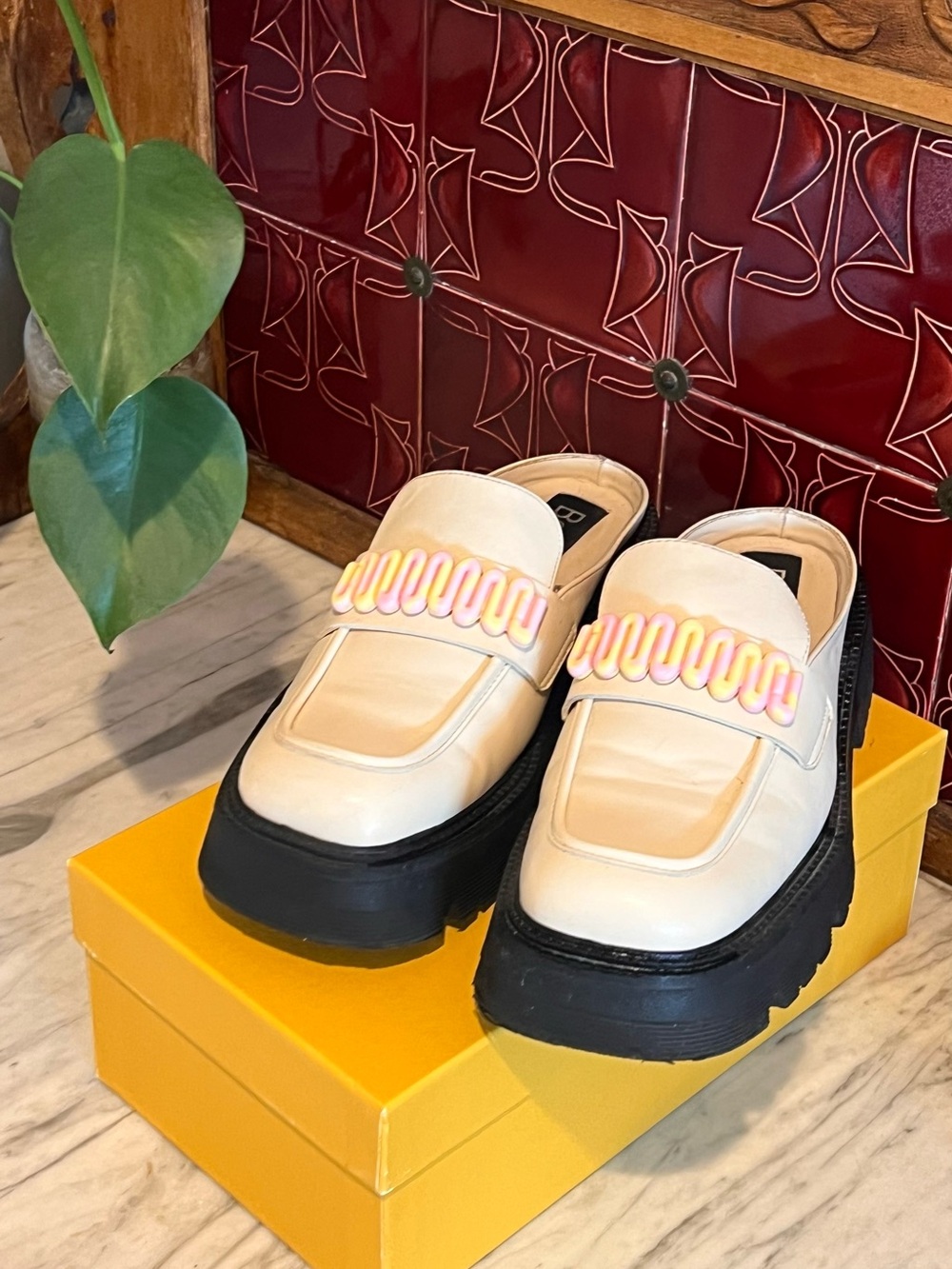 Bershka Lisa Says Gah Cream Loafer Mules with Black Platform and Pink Accent